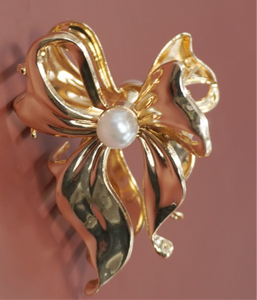 Gold Bow Claw Clip